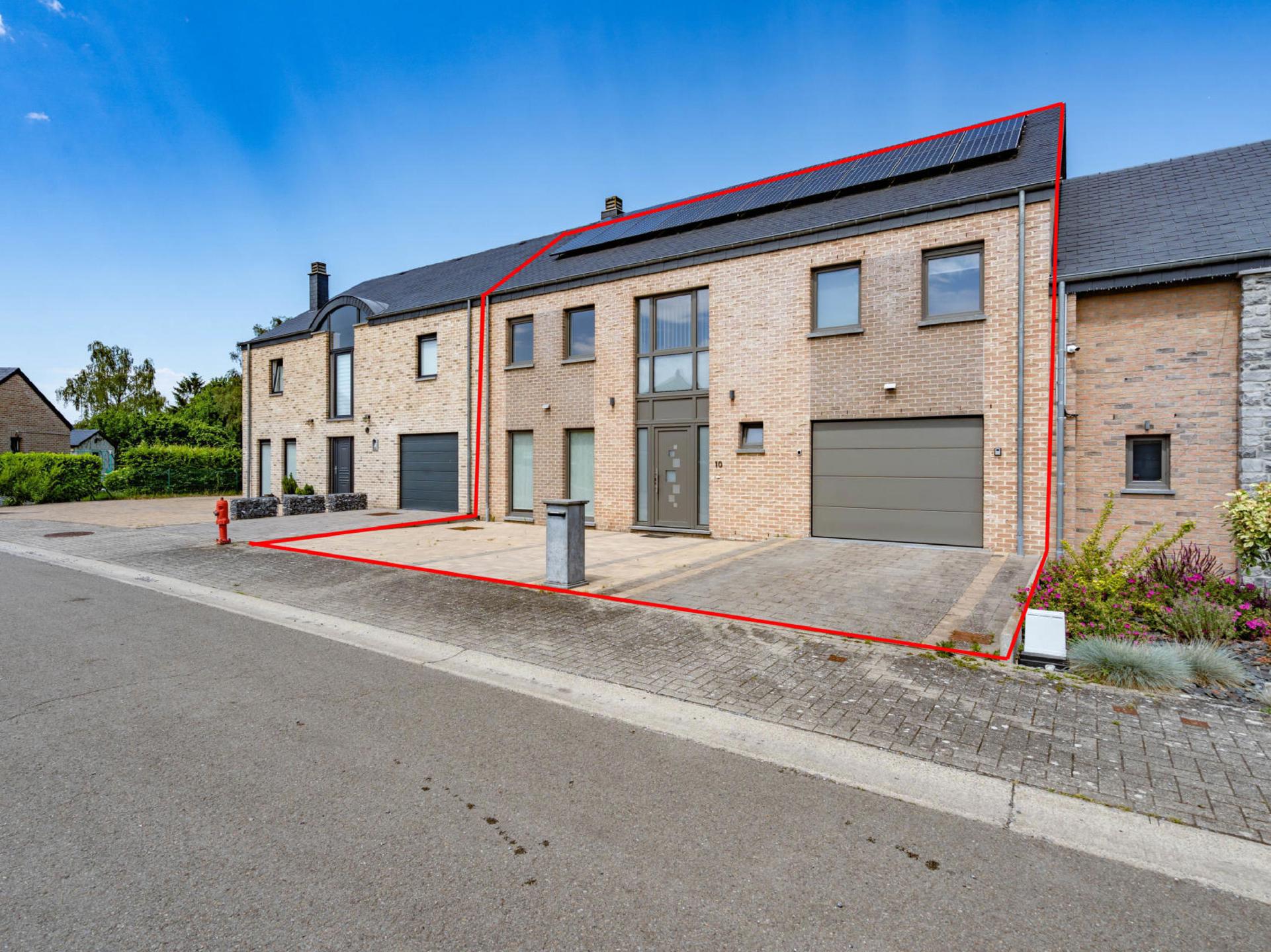 Photo maison Vaste maison avec grand jardin et garage traversant 