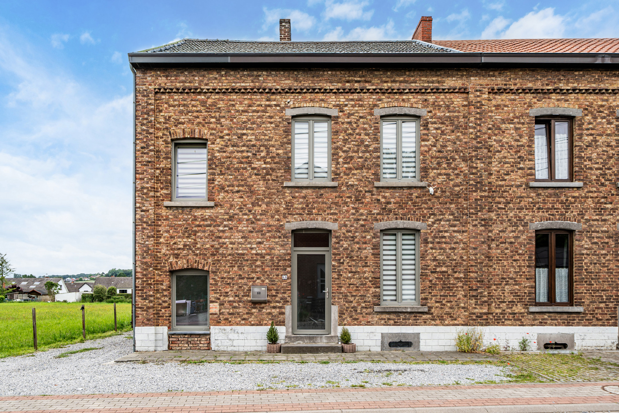 Photo maison Maison rénovée dans un quartier résidentiel 