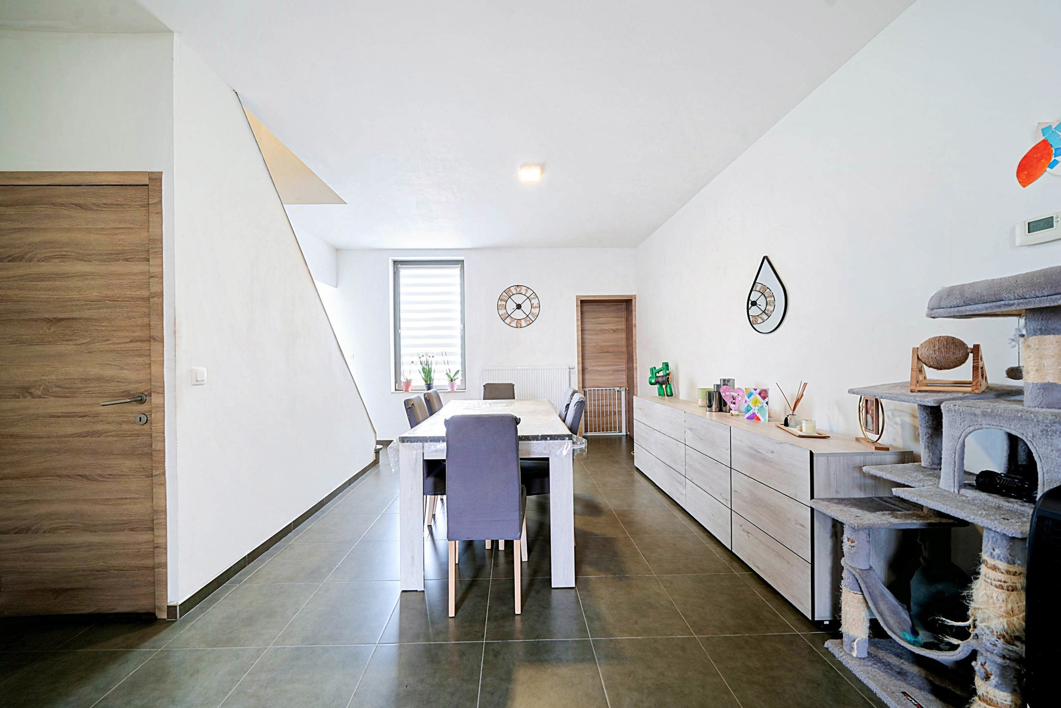 Photo maison Maison rénovée dans un quartier résidentiel 