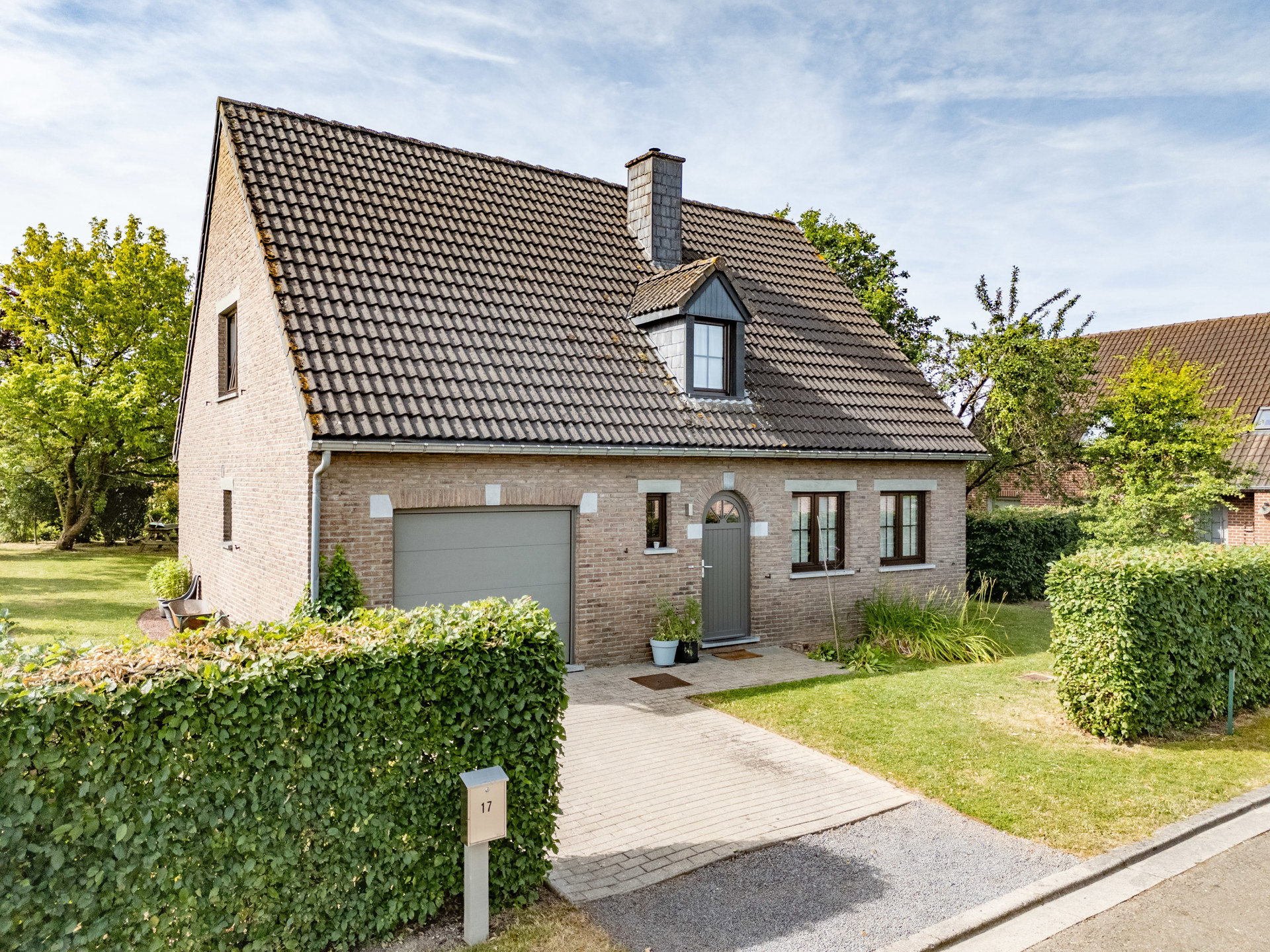 Photo maison Charmante villa 4 façades avec jardin et garage 