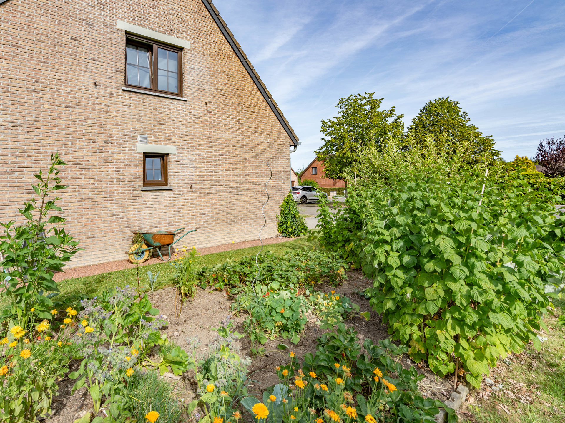 Photo maison Charmante villa 4 façades avec jardin et garage 