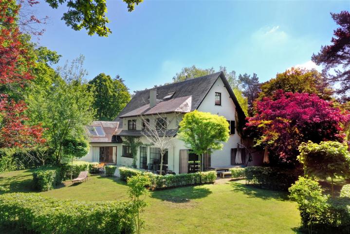 Zeer gunstig gelegen villa op perceel van 2.541m² te Schilde