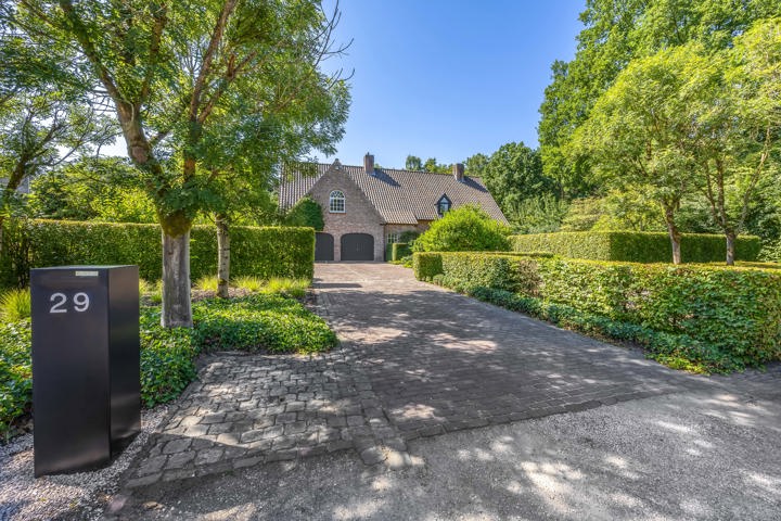 Exclusieve villa met lichtrijke leefruimtes & prachtige tuin