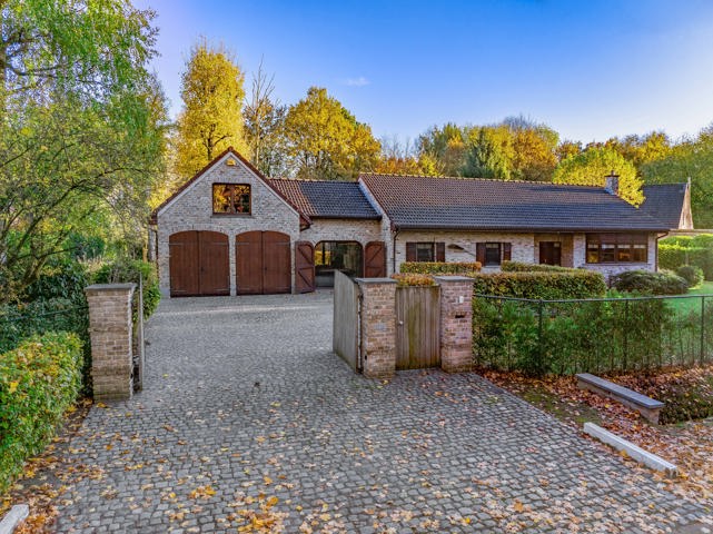 Landhuis met gelijkvloers wonen in groen Schilde