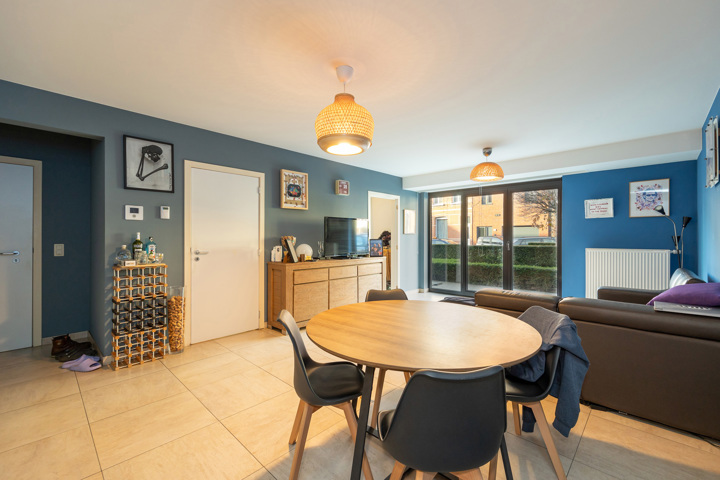 Gelijkvloers app met 2 terrassen en garagebox