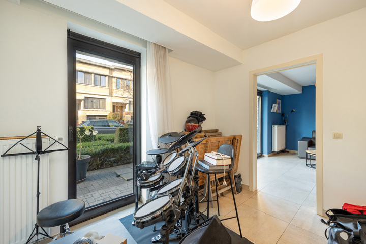 Gelijkvloers app met 2 terrassen en garagebox