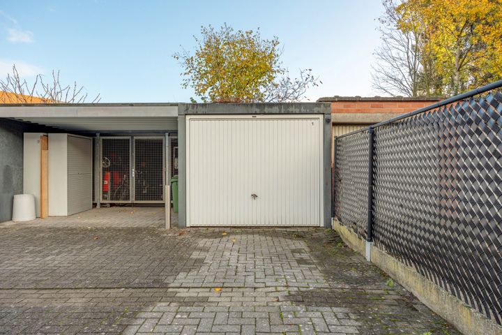 Gelijkvloers app met 2 terrassen en garagebox