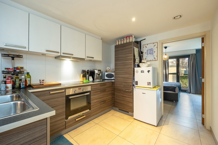 Gelijkvloers app met 2 terrassen en garagebox