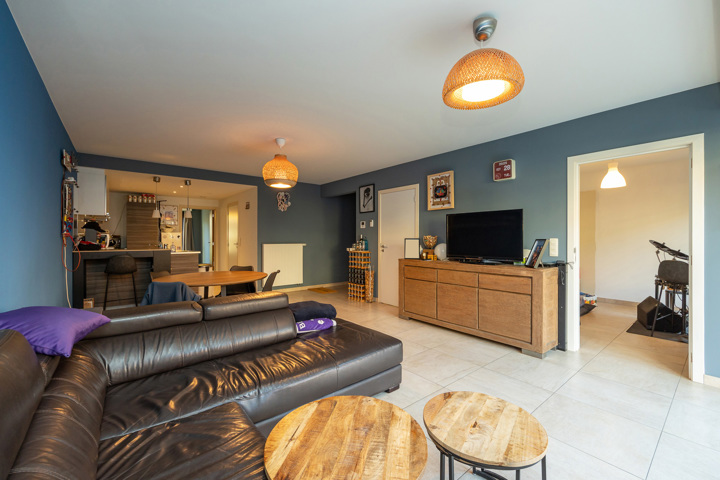 Gelijkvloers app met 2 terrassen en garagebox