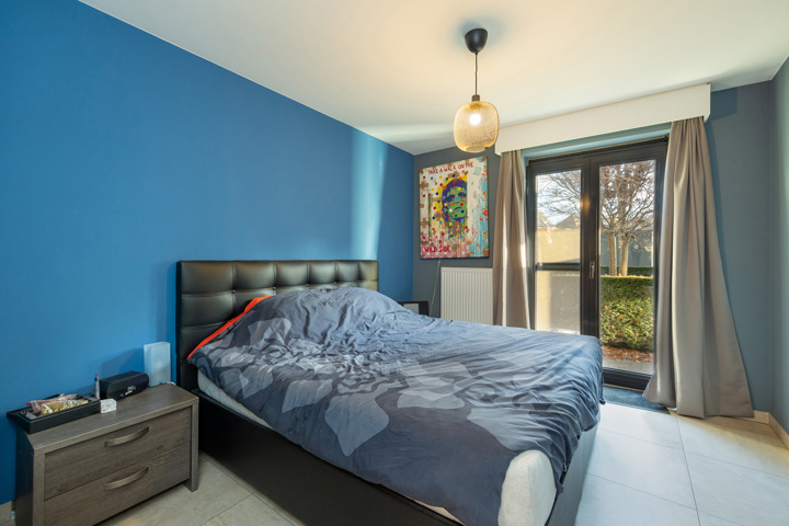 Gelijkvloers app met 2 terrassen en garagebox