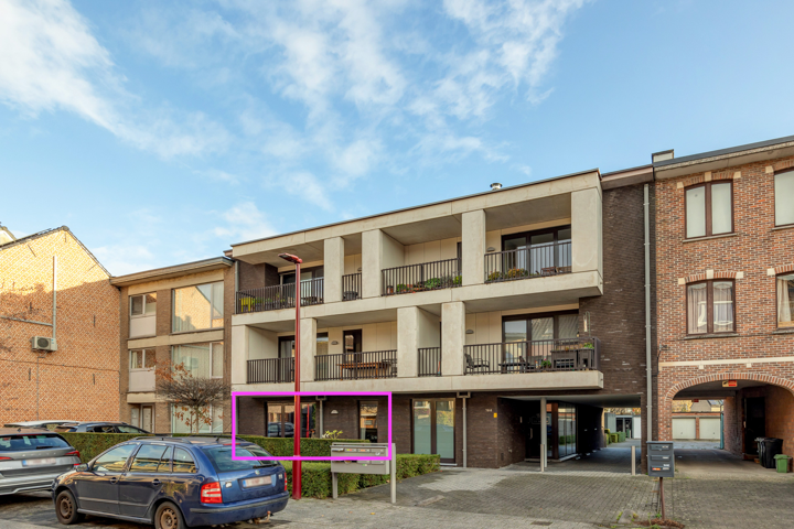 Gelijkvloers app met 2 terrassen en garagebox