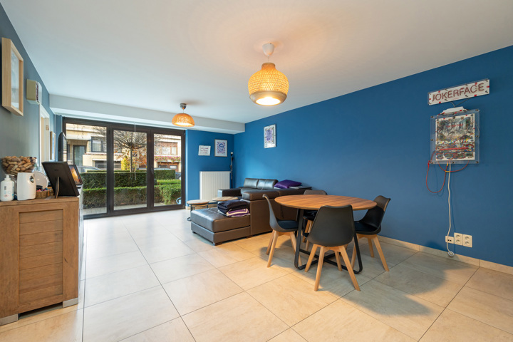 Gelijkvloers app met 2 terrassen en garagebox