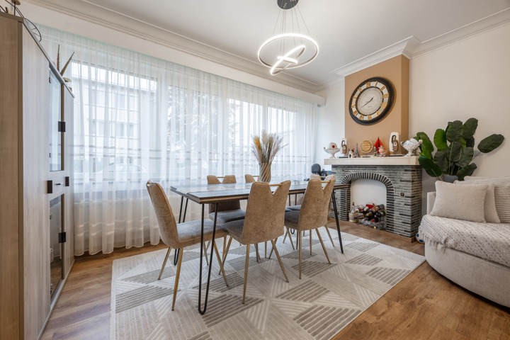 Zeer mooi gelijkvloers appartement met 2 slpk, tuin en grote garage