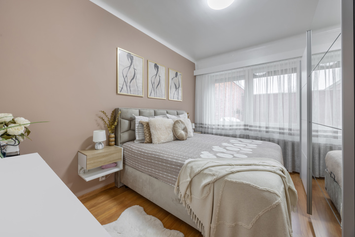 Zeer mooi gelijkvloers appartement met 2 slpk, tuin en grote garage