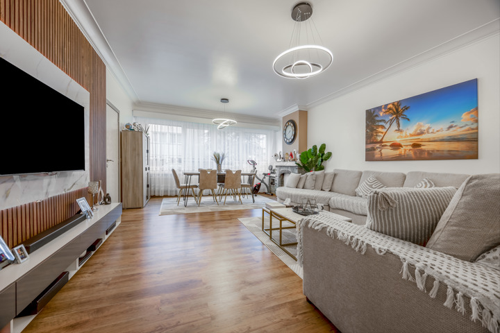 Zeer mooi gelijkvloers appartement met 2 slpk, tuin en grote garage