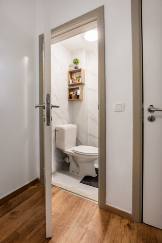 Zeer mooi gelijkvloers appartement met 2 slpk, tuin en grote garage