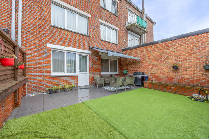 Zeer mooi gelijkvloers appartement met 2 slpk, tuin en grote garage