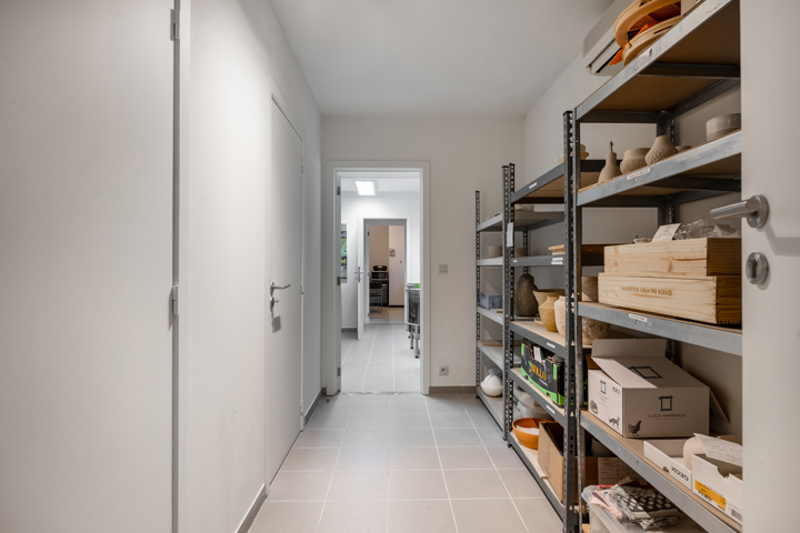 Handelsgelijkvloers met veel potentieel in Sint-Antonius