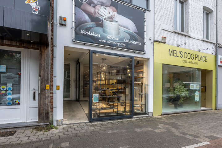 Handelsgelijkvloers met veel potentieel in Sint-Antonius
