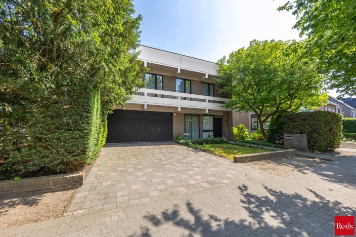 Karaktervolle villa met mooie tuin op toplocatie in Kapellen
