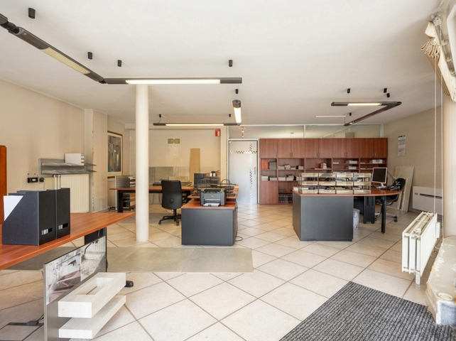 Handelsruimte/kantoor (110 m²) in centrum Zoersel