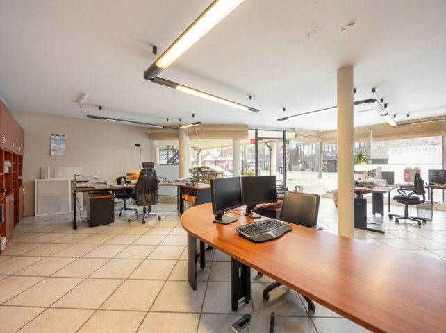 Handelsruimte/kantoor (110 m²) in centrum Zoersel
