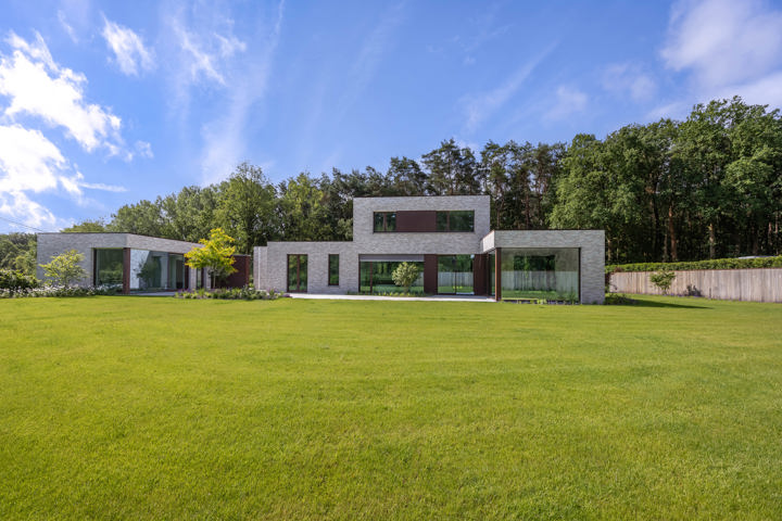 Discreet: Exclusieve villa met luxe afwerking in Halle-Zoersel