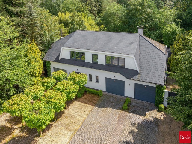 Instapklare villa met zwembad in groene omgeving
