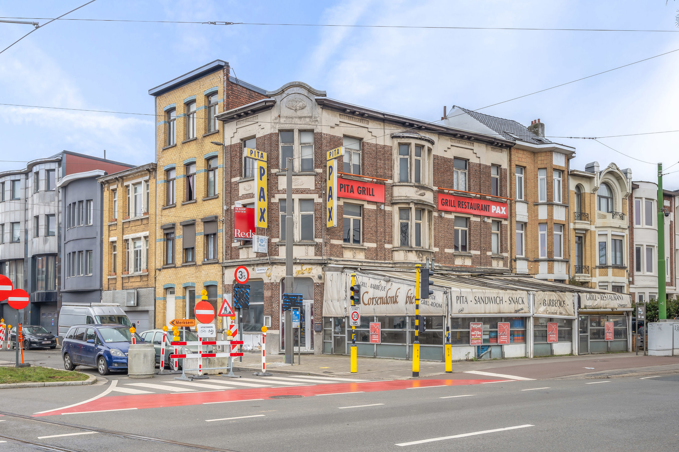Handelspand +te renoveren appartement op centrale ligging 