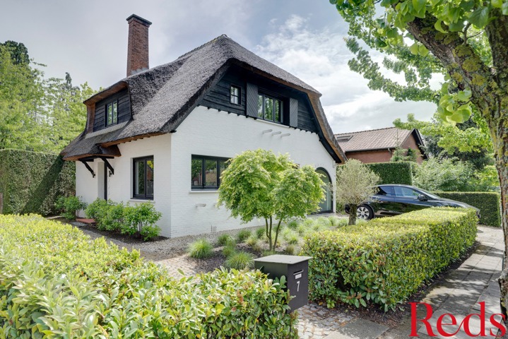 Prachtige rietgedekte villa te koop