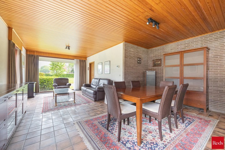 Open bebouwing met tuin en garage