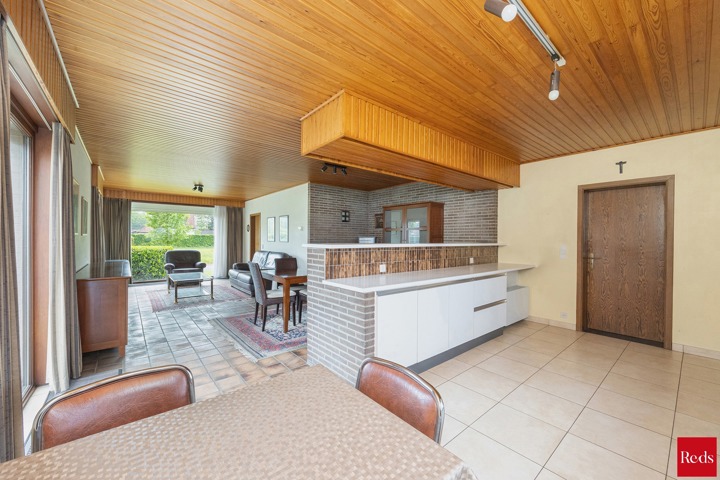 Open bebouwing met tuin en garage