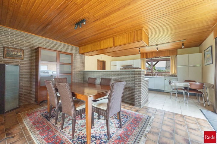 Open bebouwing met tuin en garage