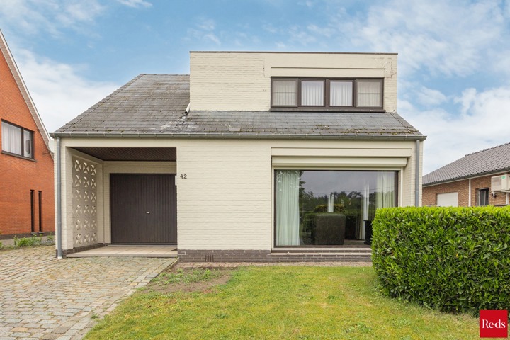Open bebouwing met tuin en garage