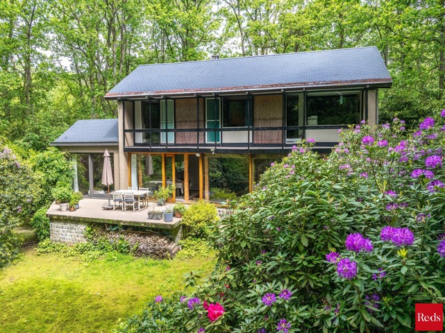Architecturale woning in het groen met veel licht