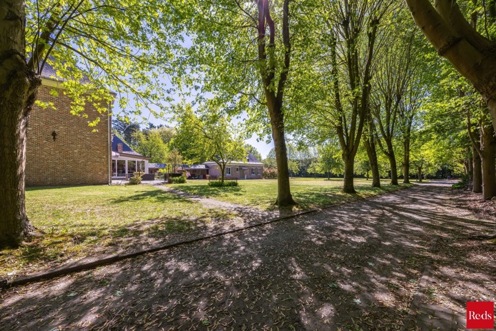 Karaktervolle villa op ruim perceel