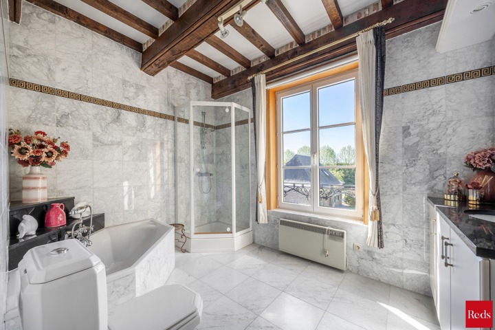 Karaktervolle villa op ruim perceel