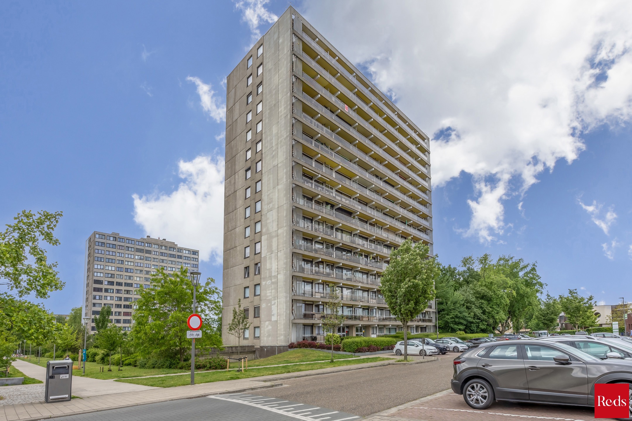 Mooi verzorgd appartement op 12de verdieping  met prachtig zicht, 2 slaapkamers en ondergrondse staanplaats