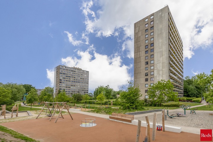 Mooi verzorgd appartement op 12de verdieping  met prachtig zicht, 2 slaapkamers en ondergrondse staanplaats
