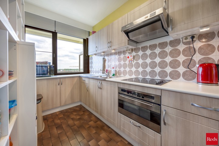 Mooi verzorgd appartement op 12de verdieping  met prachtig zicht, 2 slaapkamers en ondergrondse staanplaats