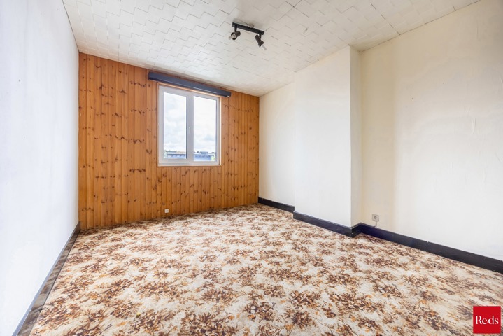 te renoveren woning met 3 ruime slaapkamers , garage en tuin
