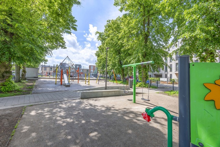 te renoveren woning met 3 ruime slaapkamers , garage en tuin