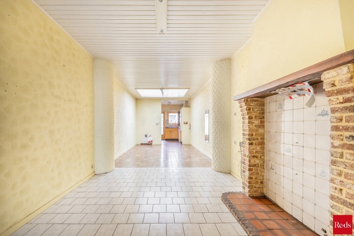 te renoveren woning met 3 ruime slaapkamers , garage en tuin