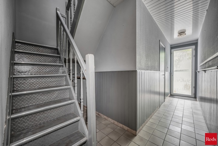 te renoveren woning met 3 ruime slaapkamers , garage en tuin