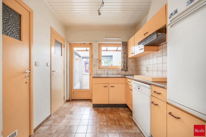 te renoveren woning met 3 ruime slaapkamers , garage en tuin
