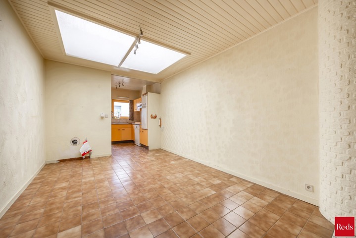 te renoveren woning met 3 ruime slaapkamers , garage en tuin