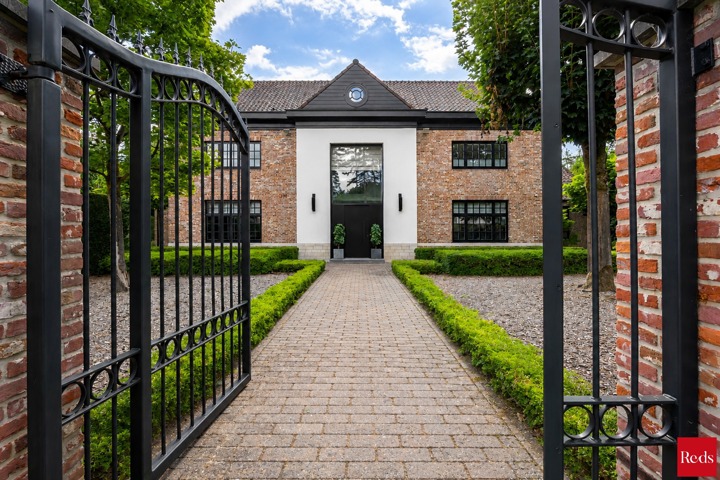Prestigieuze villa met zwembad op 3.528 m² op toplocatie!