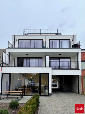 Modern appartement met zonnig terras en autostaanplaats