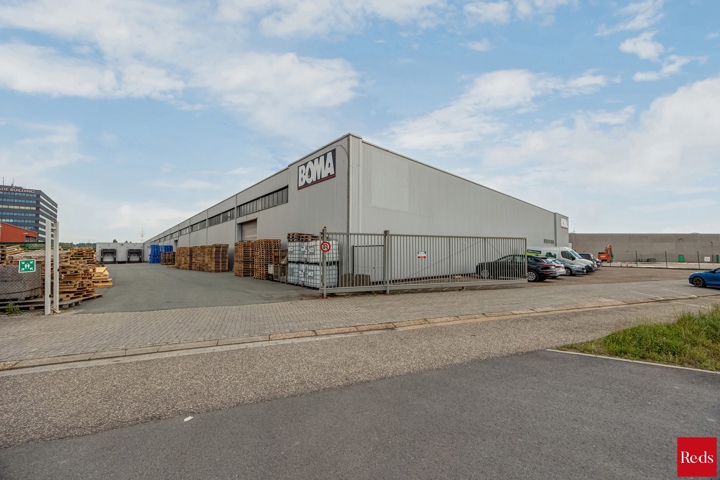logistiek bedrijfsgebouw te huur op toplocatie