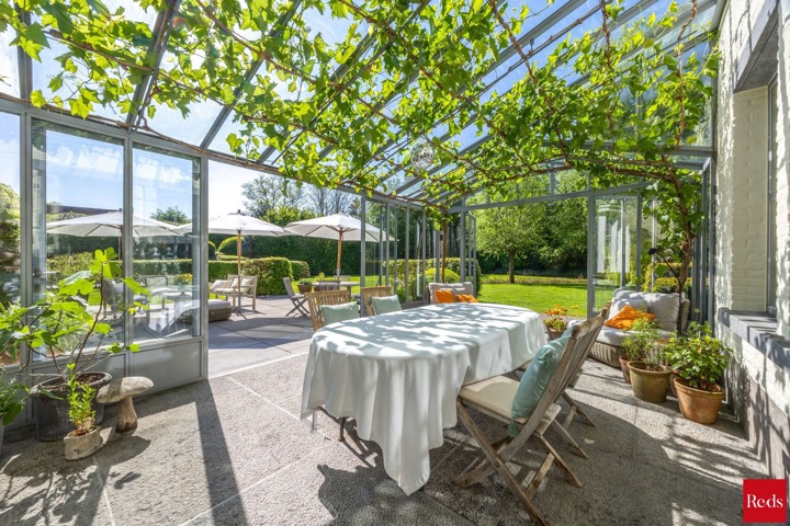 Statige luxevilla op royaal perceel van 3.877 m² met zwembad